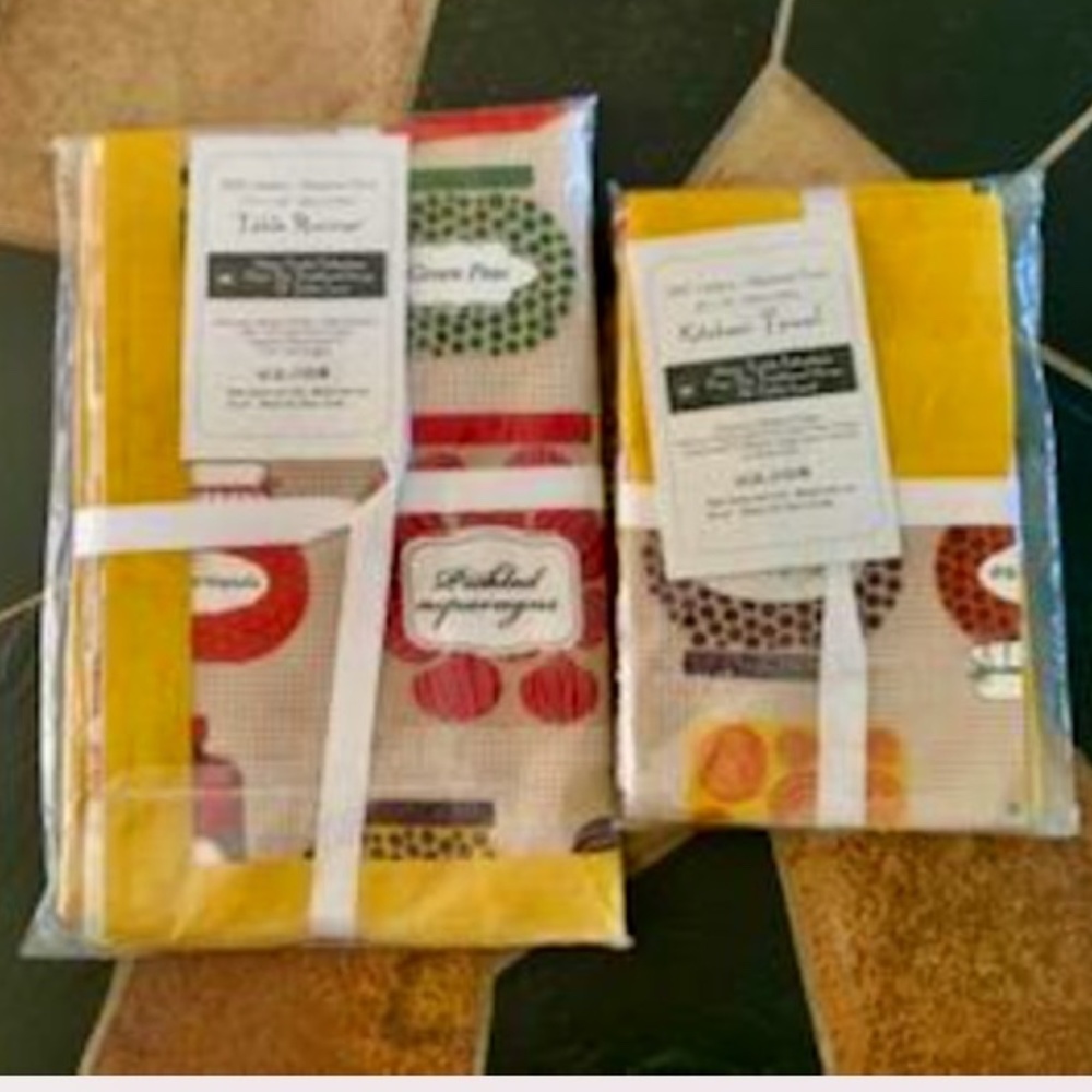 NEW French Designed 100% Cotton 20"x28" 2 Towels and Table Runner 15"x 108" Set